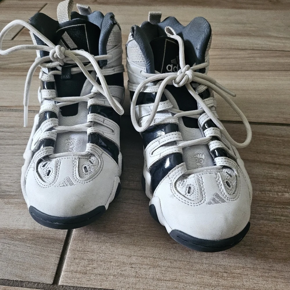 Adidas Kids White and Black  CRAZY 8 Kobe Bryant Sneaker size 6.5